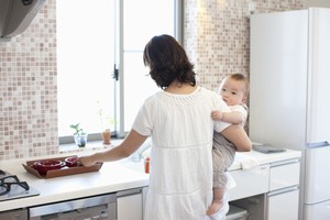 子育てに関しても同じアジアでも中国と日本では違いがある。この違いについて中国メディアが分析している。(イメージ写真提供:123RF)