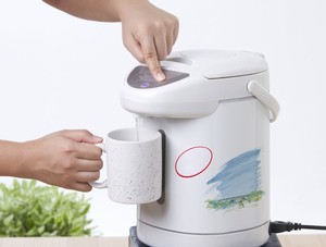 日本のレストランなどでは、冬でもたいていは「お冷」が出てくる。これは夏であっても白湯を飲むのが一般的な中国人からすると考えられないことのようだが、世界的に見ると冷たい水を飲む国の方が多いようだ。(イメージ写真提供:123RF)
