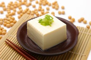 栄養豊富で低カロリーの豆腐。価格も手ごろで日本の食卓に欠かせない食材の1つと言えるだろう。豆腐の起源は中国であり、中国でも日常的に食されているが、同じ豆腐でも中国と日本では違いがあるという。(イメージ写真提供:123RF)