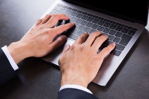 中国のポータルサイト・百度に18日「直視できない! 日本企業の公式サイトが新型コロナによってこんなに変化してしまっている」とする記事が掲載された。