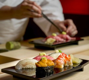 日本料理と言えば、真っ先に「寿司」を思い浮かべる中国人は多いだろう。握った米の上に刺身を乗せただけの簡単な料理だと考えている中国人は少なくないようだが、寿司はシンプルなだけに実際には極めて奥が深い料理だ。(イメージ写真提供:123RF)