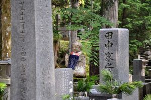 日本と中国には共通の文化が多いが、違いも数多く存在する。中国メディアの百家号は8日、「日本と中国の墓の違い」を紹介する記事を掲載した。墓や葬儀から、日本と中国それぞれの「死生観」が分かるそうだ。(イメージ写真提供:123RF)