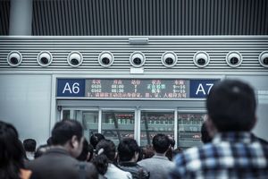 中国高速鉄道は2007年に海外の技術を使ったCRH型車両を導入して以降、急速にその鉄道網を拡張している。現在では中国人にとって欠かせない交通手段となっており、多くの外国人も中国国内での移動に利用している。(イメージ写真提供:123RF)
